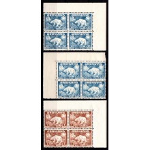 Grønland, 3 postfriske 4-blokke med isbjørne.